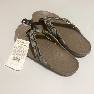 Crocs *NWT* Snakeskin pattern flip flops size w5